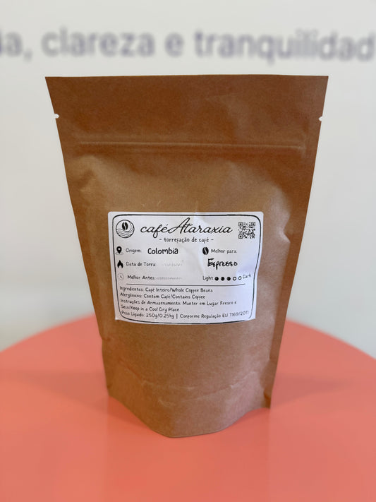 cafeAtaraxia Colombian specialty espresso coffee, at cafeAtaraxia in Parede, Portugal. Freshly roasted small batch coffee beans by the beach.