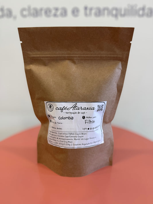 cafeAtaraxia Colombian specialty coffee, at cafeAtaraxia in Parede, Portugal. Freshly roasted small batch coffee beans by the beach.