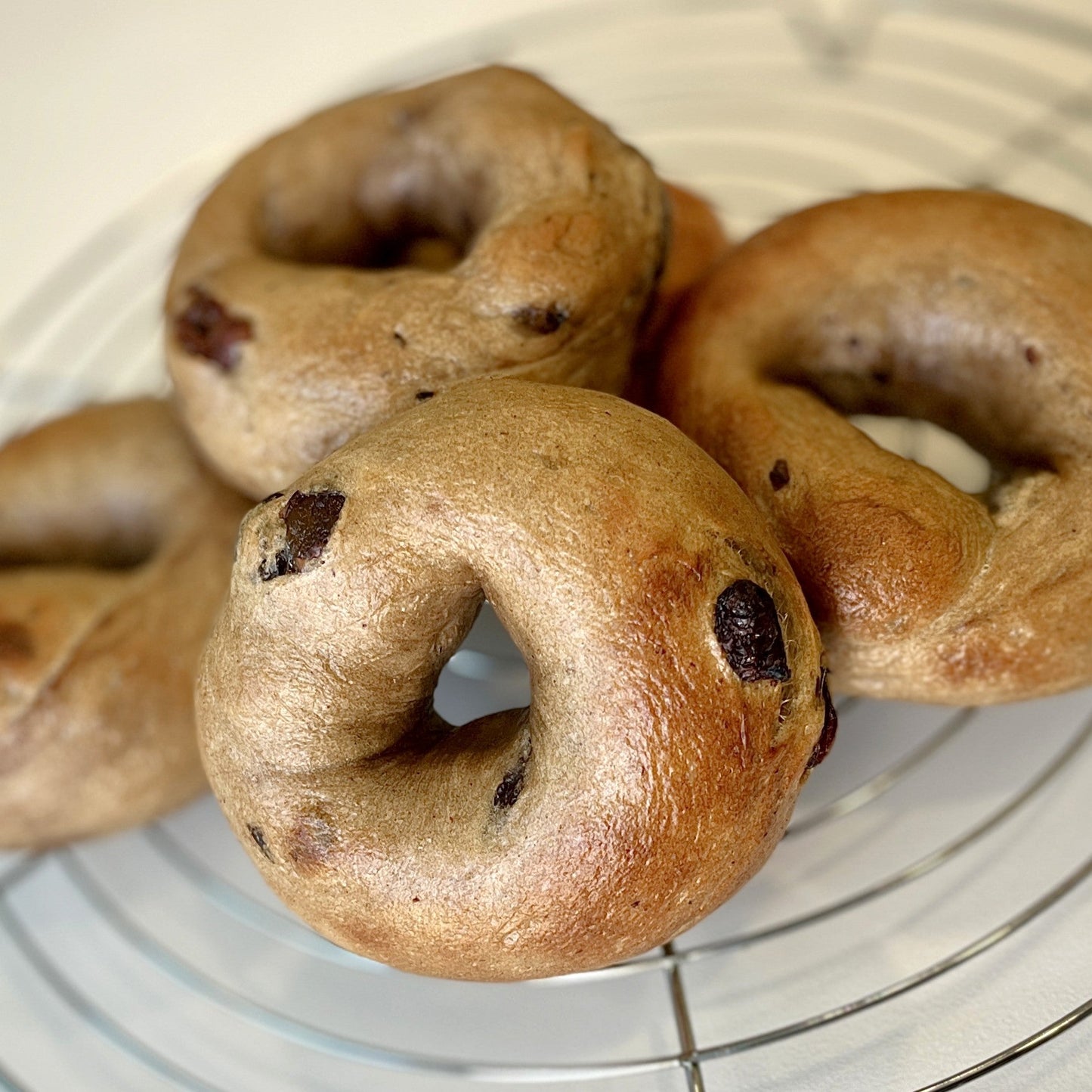 Four baked cinnamon raisin bagels at cafeAtaraxia in Parede. The best bagels in Portugal.